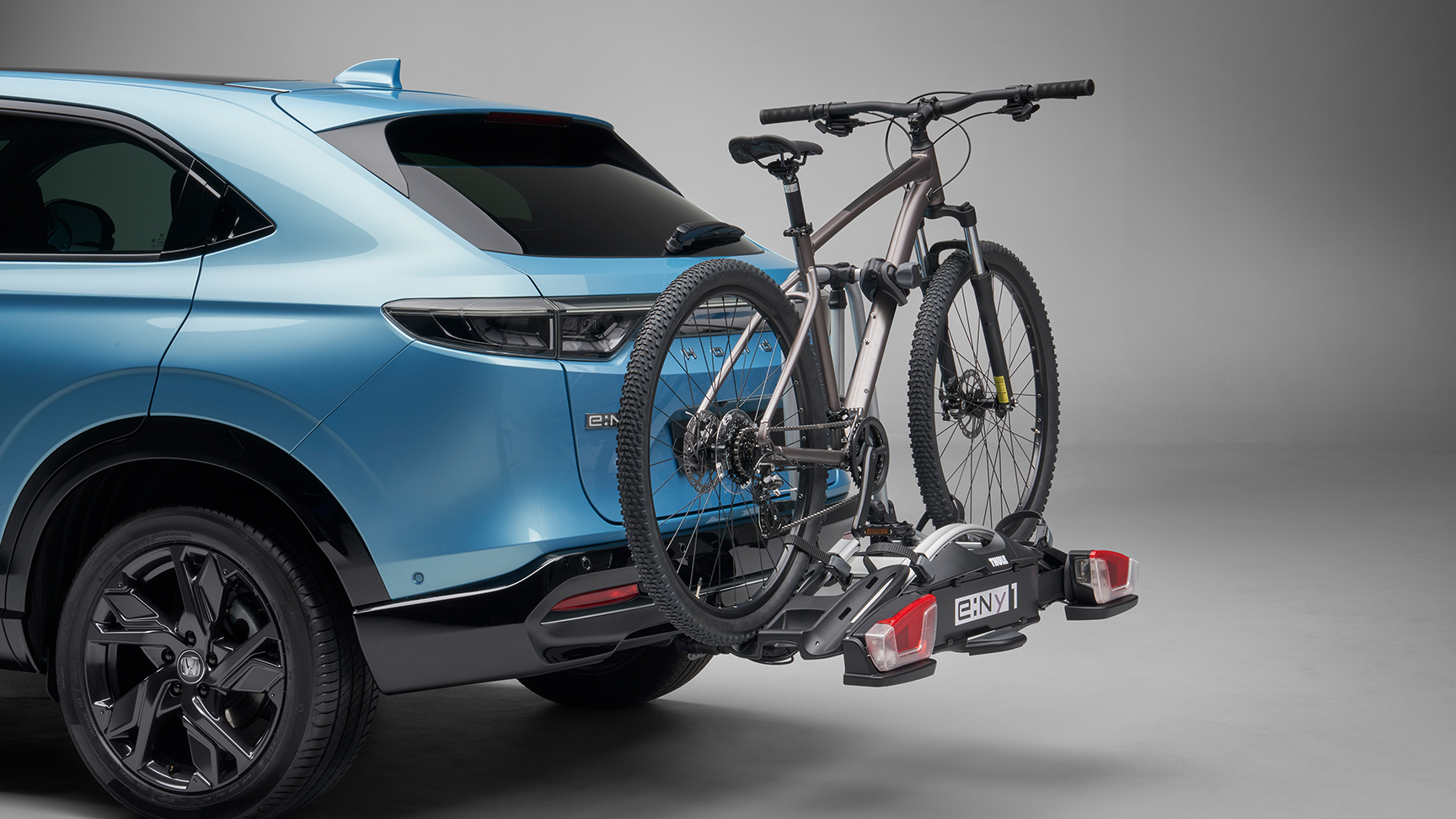 Honda e:Ny1, Fahrradträger mit 13-poligem Anschluss.